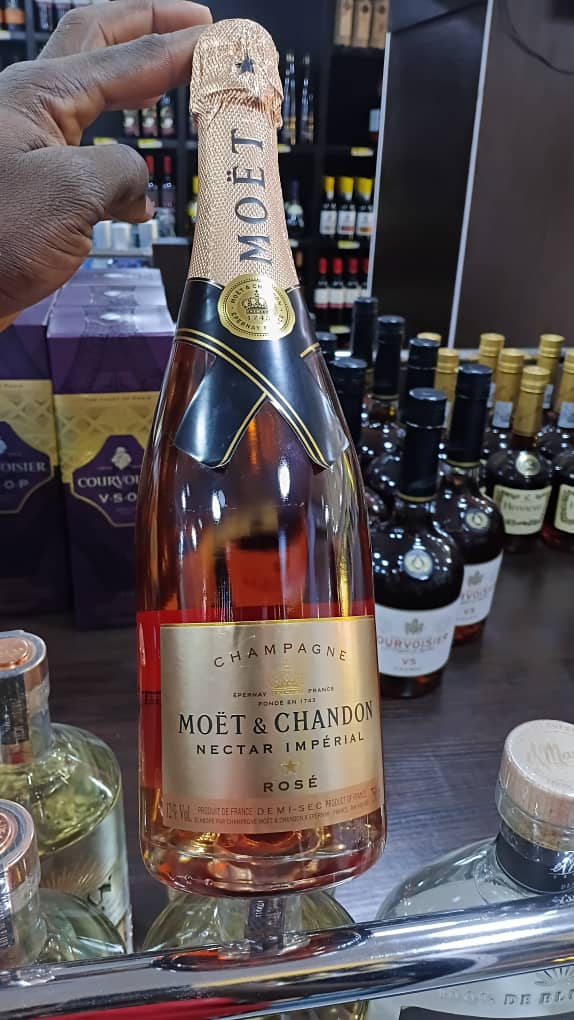 Moet nectar rose (Champagne) image