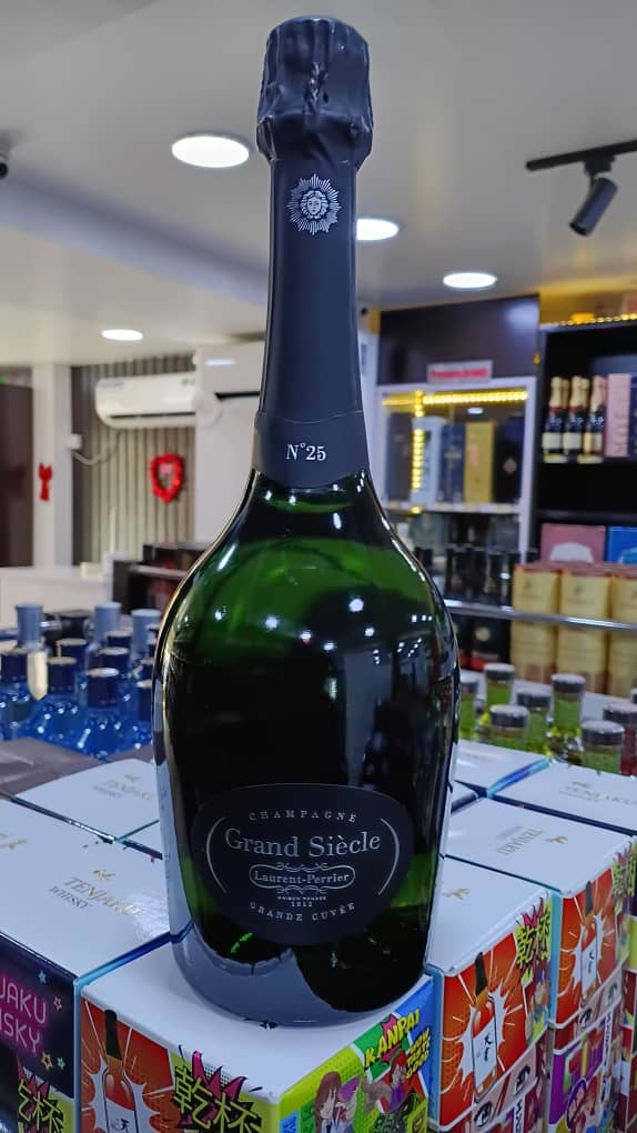 Lauren perrier grand siecle (Champagne) image