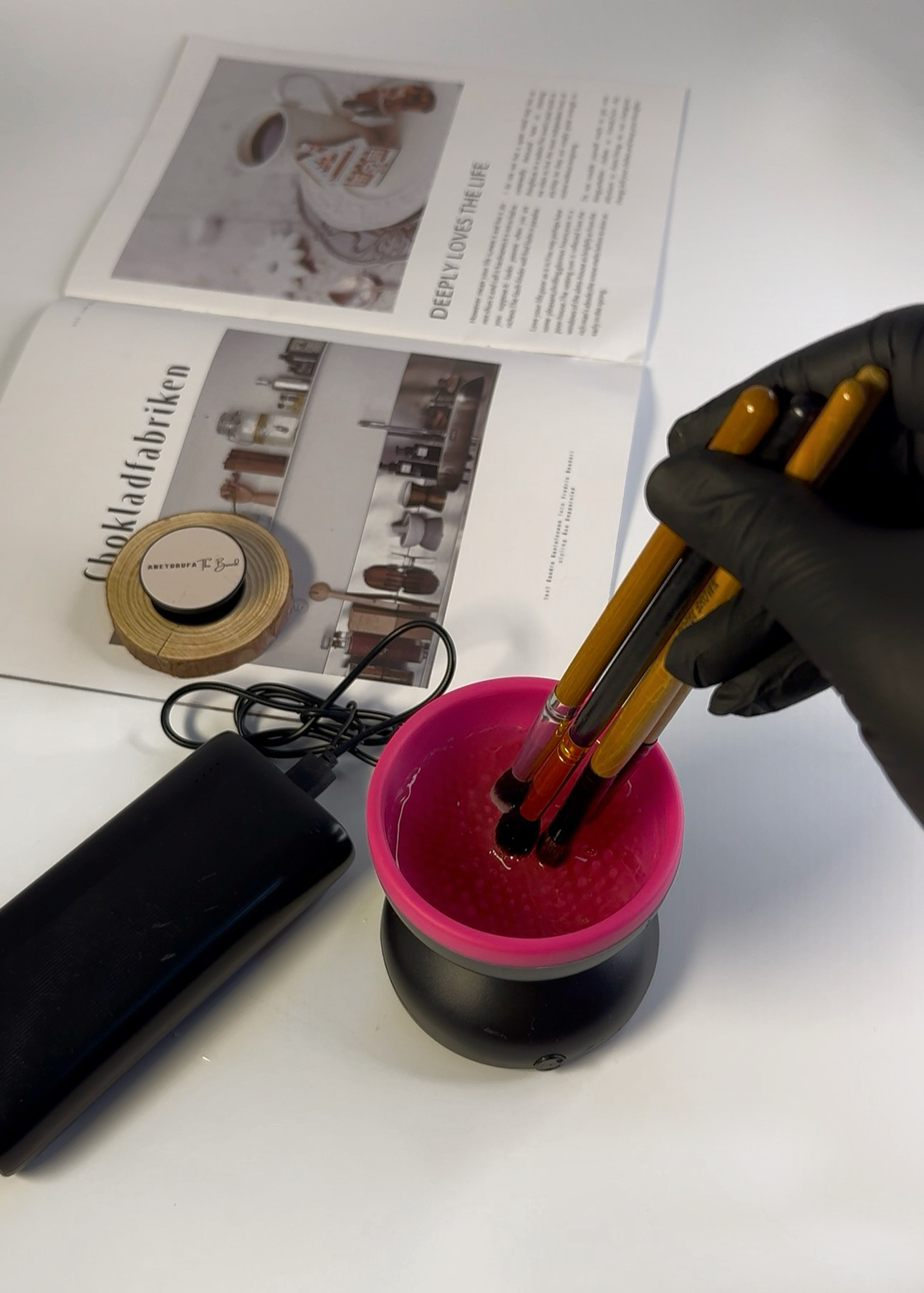 ELECTRIC MAKEUP BRUSH CLEANER image