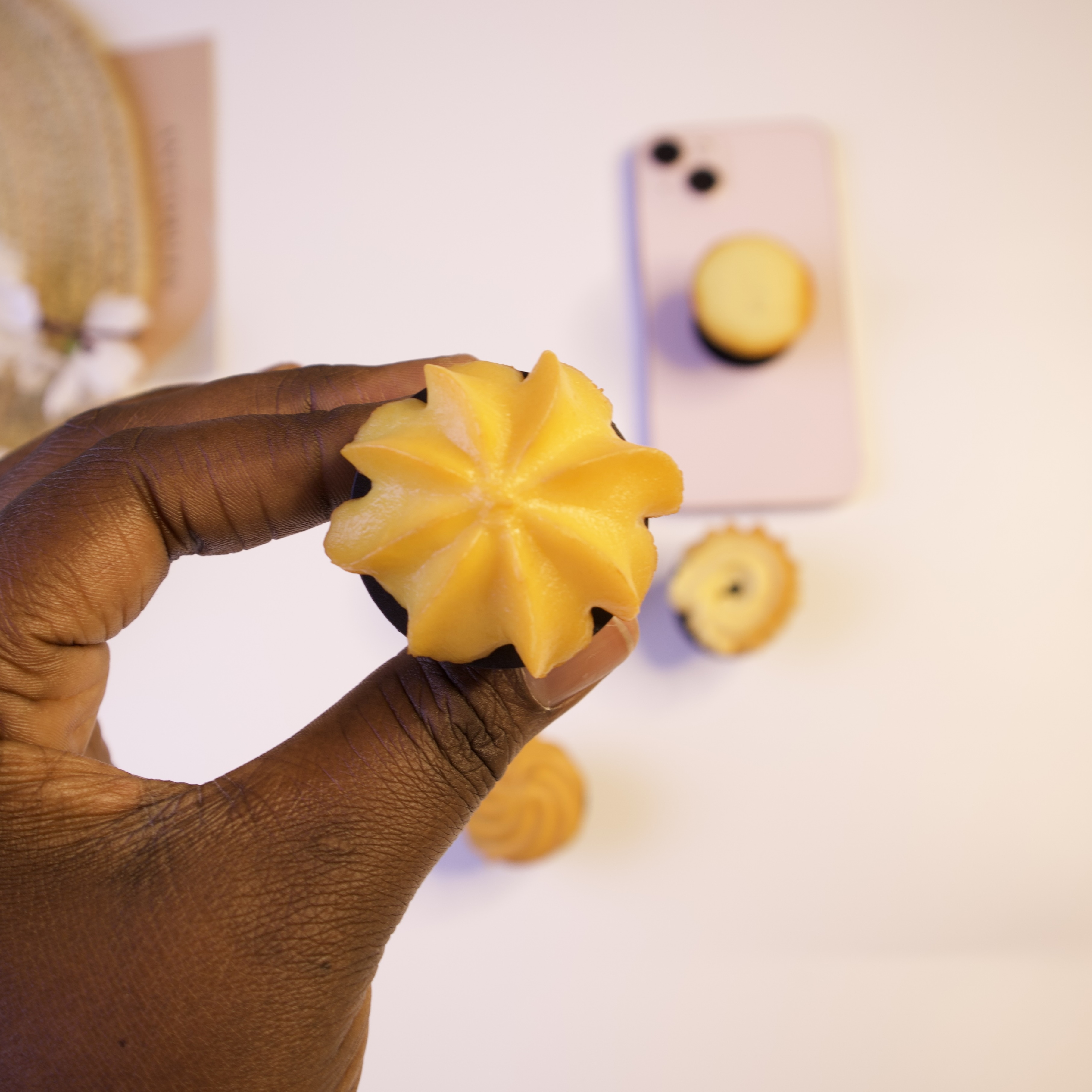BISCUIT FOLDABLE POP-UP SOCKET