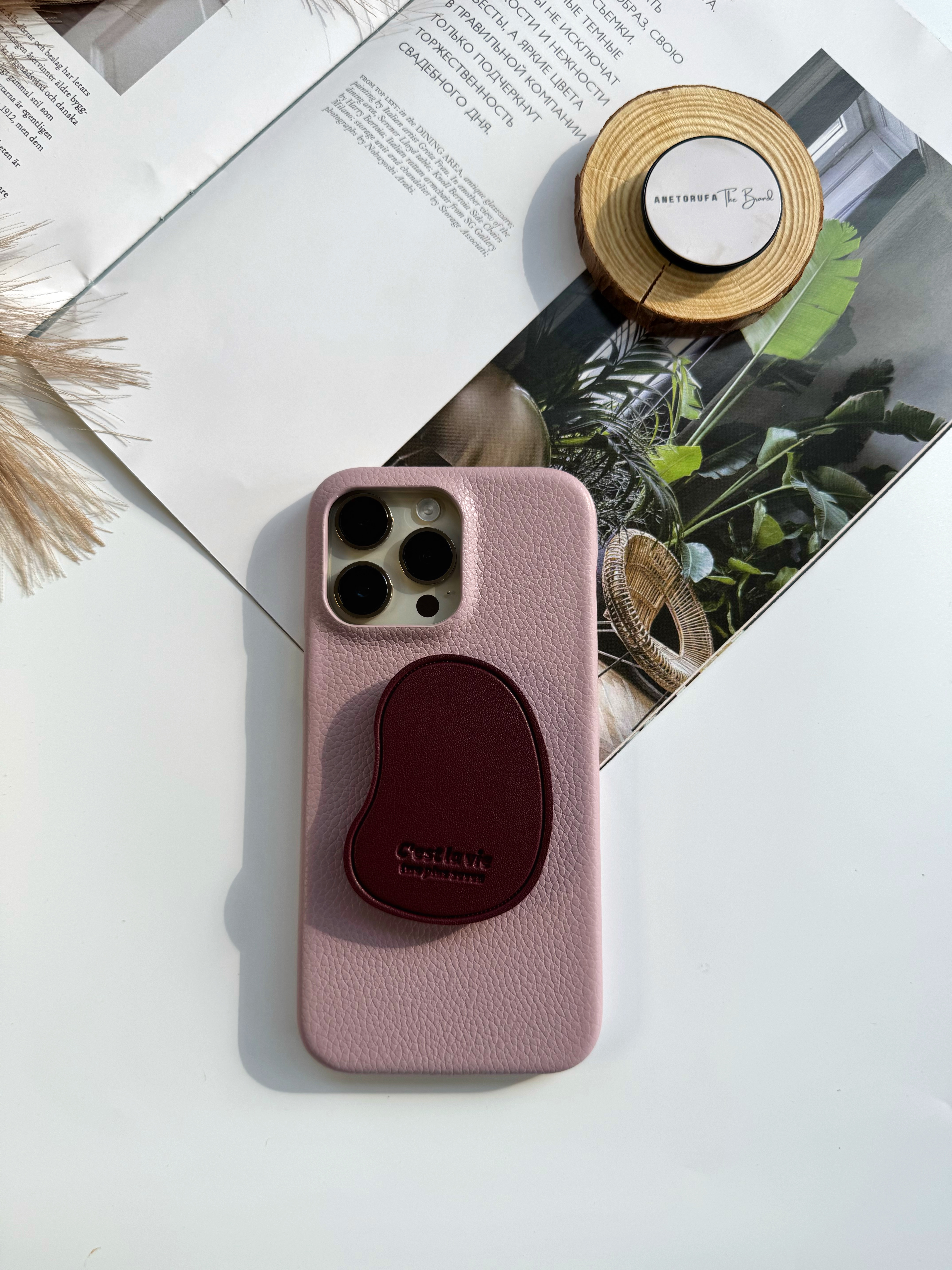 LIGHT PURPLE LEATHER PHONE CASE WITH POP-UP SOCKET image