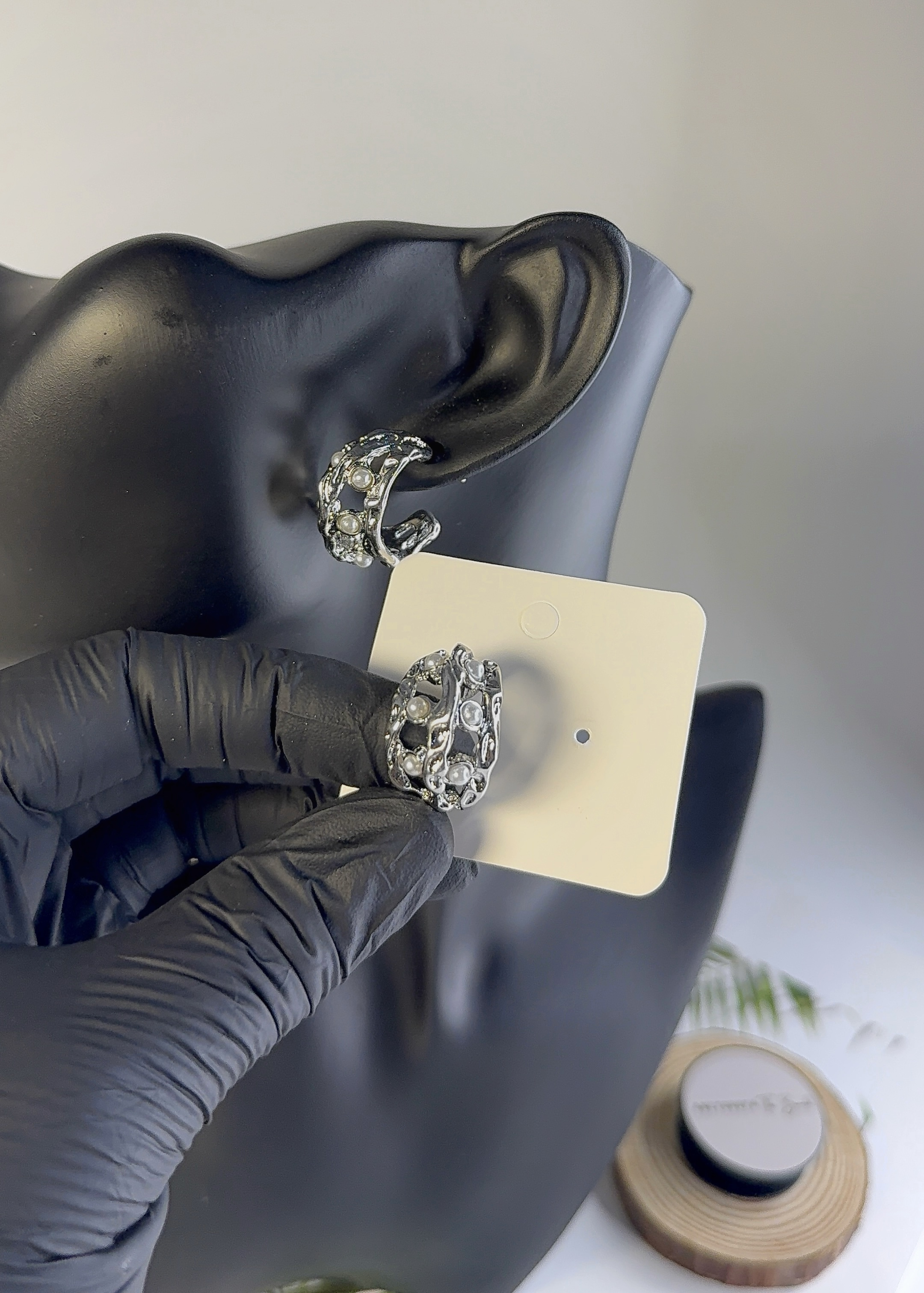 HOLLOW PEARL EARRINGS (925)