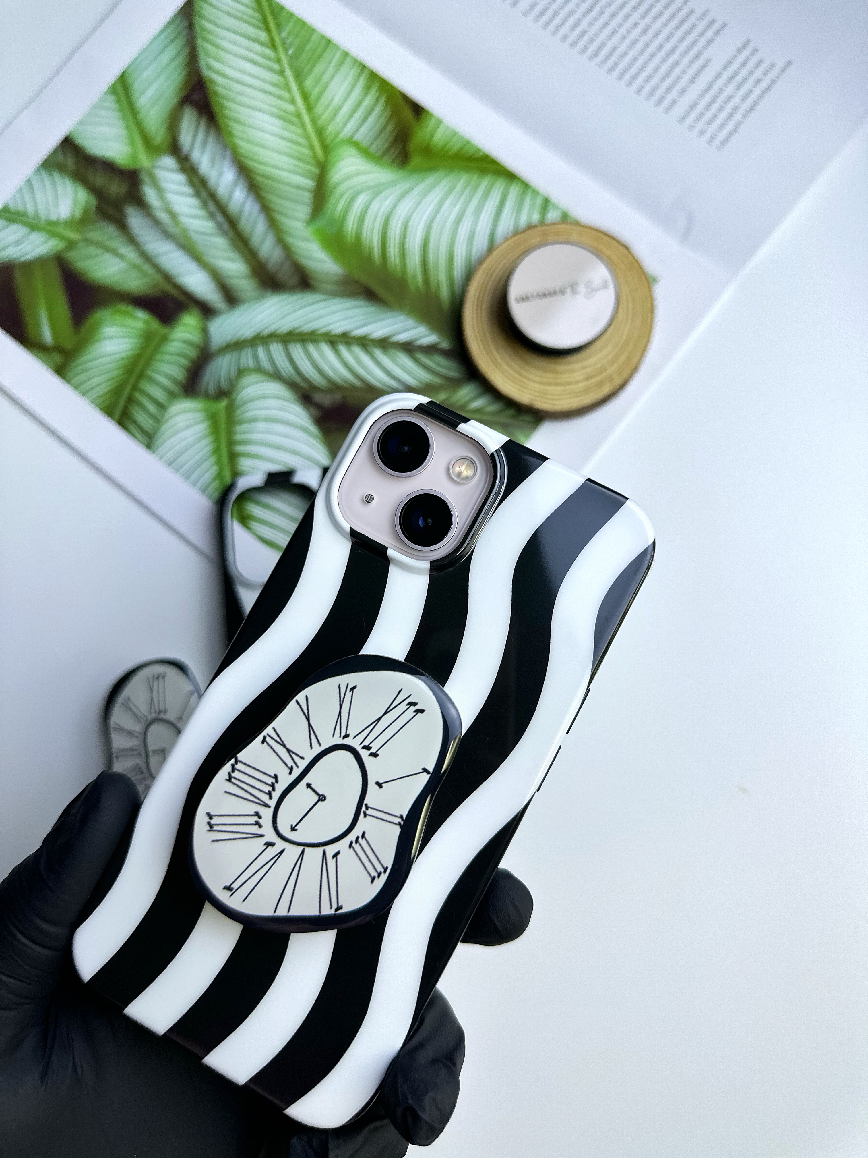 BLACK AND WHITE RETRO PHONE CASE WITH IRREGULAR POP-UP SOCKET image