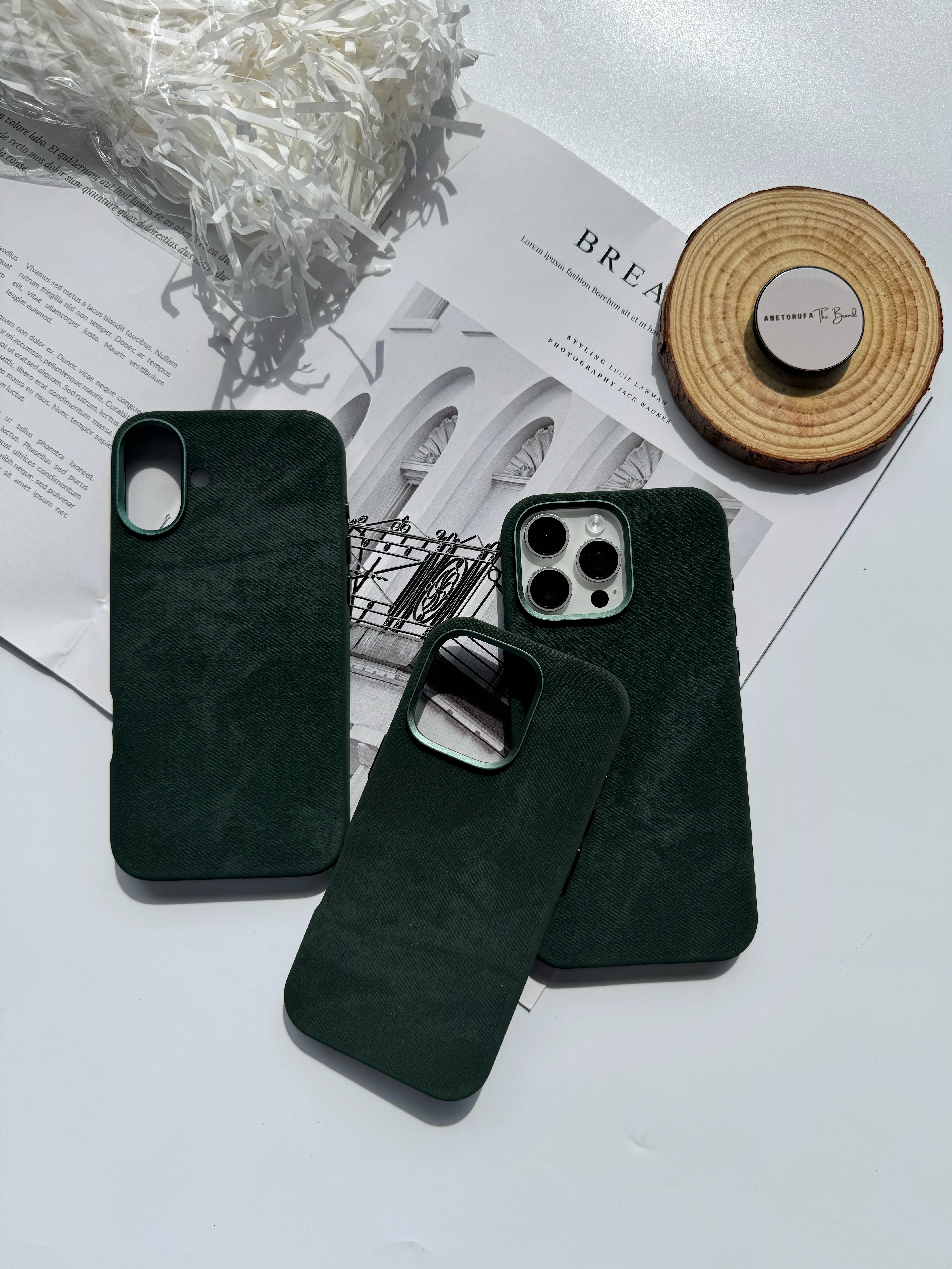 DARK GREEN FLANNELETTE-LINED MAGSAFE PHONE CASE image