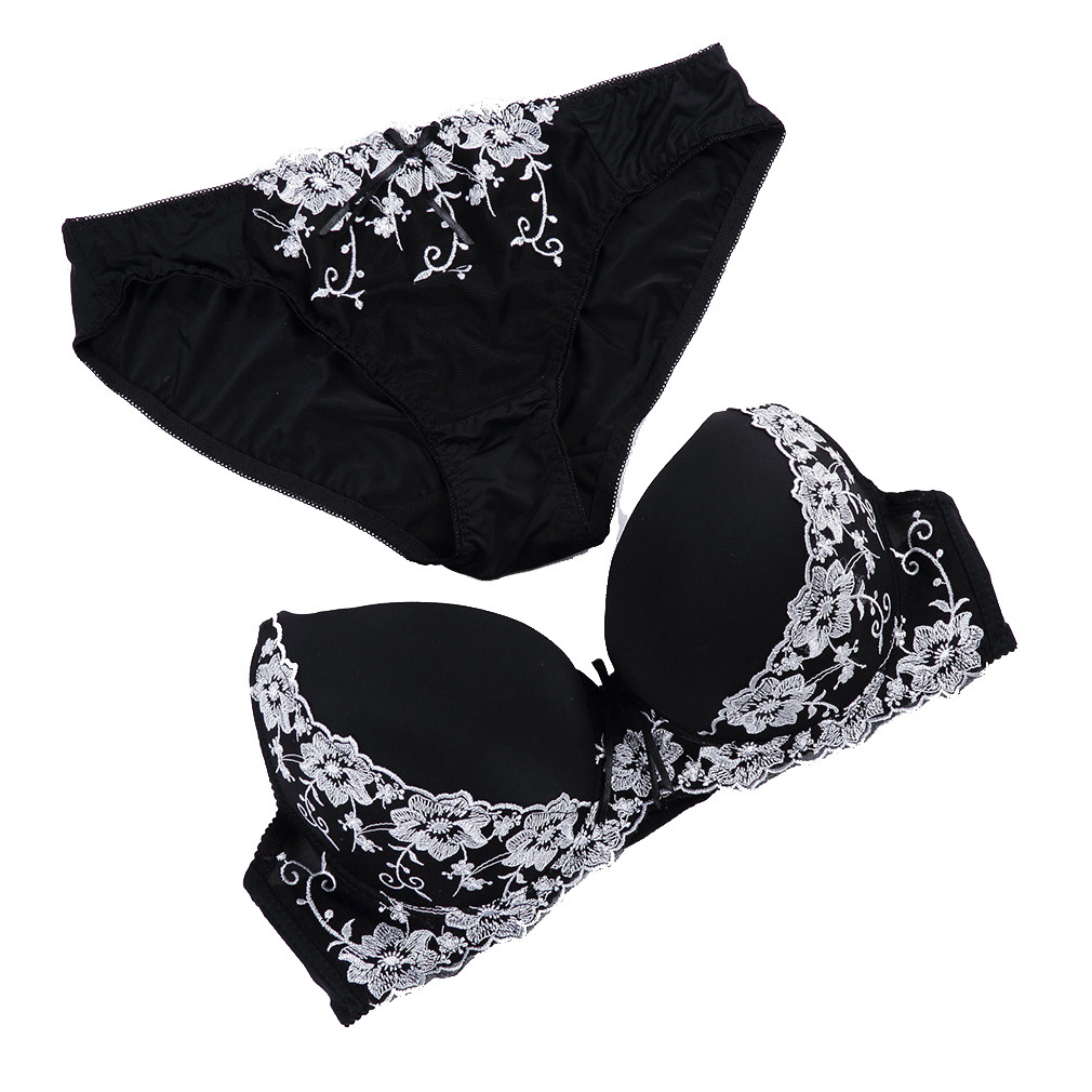 Hot Half Lace Set (Bra and Pant) second image