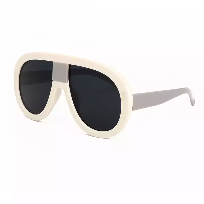 Bold Women Aviator Shaped Sunglasses image