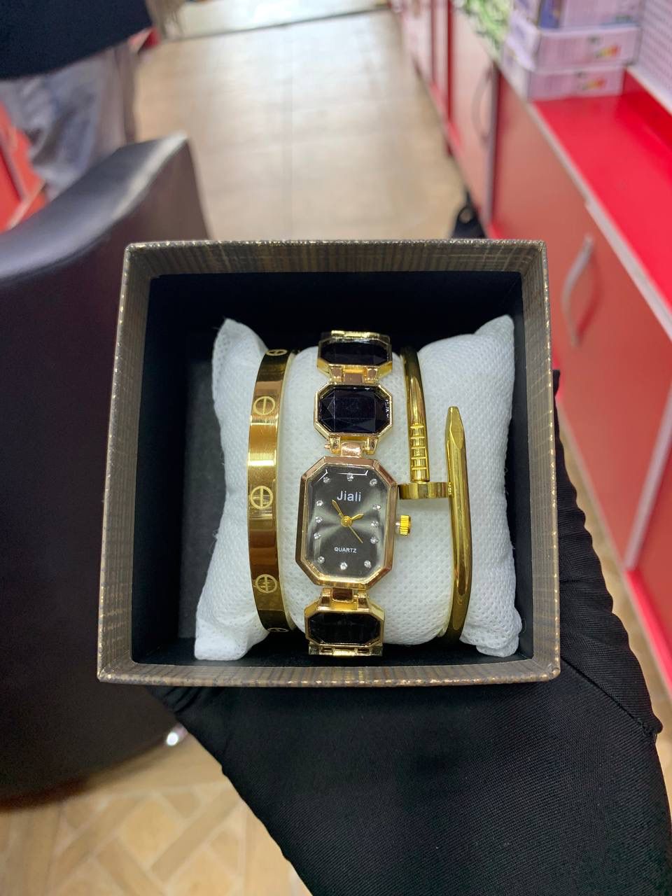 Female fashion wristwatch image