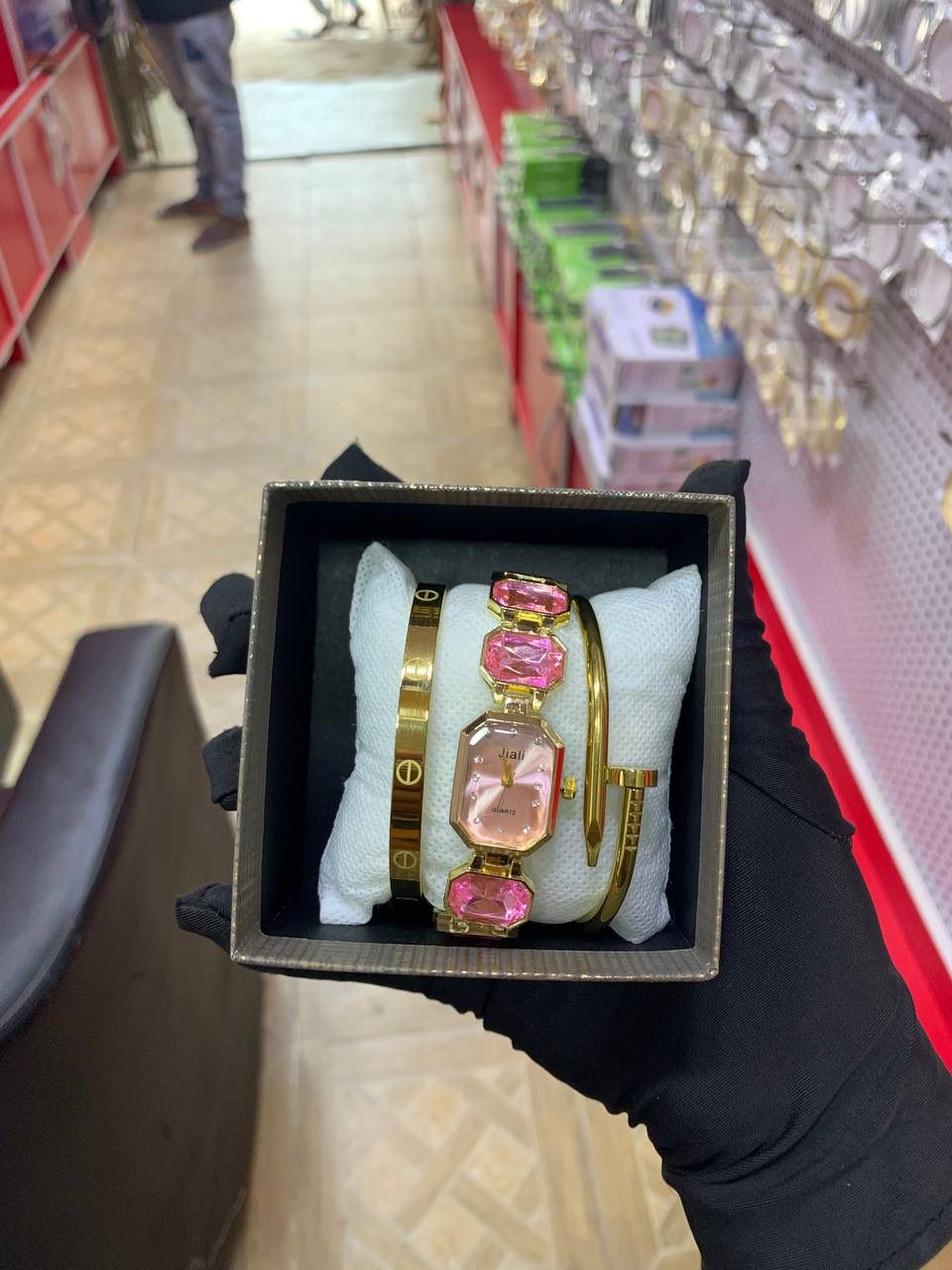 Female fashion wristwatch image