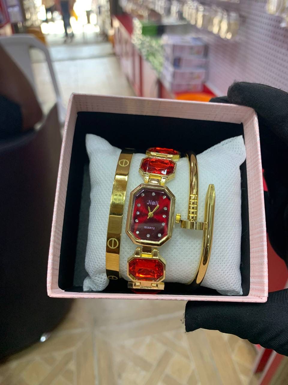 Female fashion wristwatch image