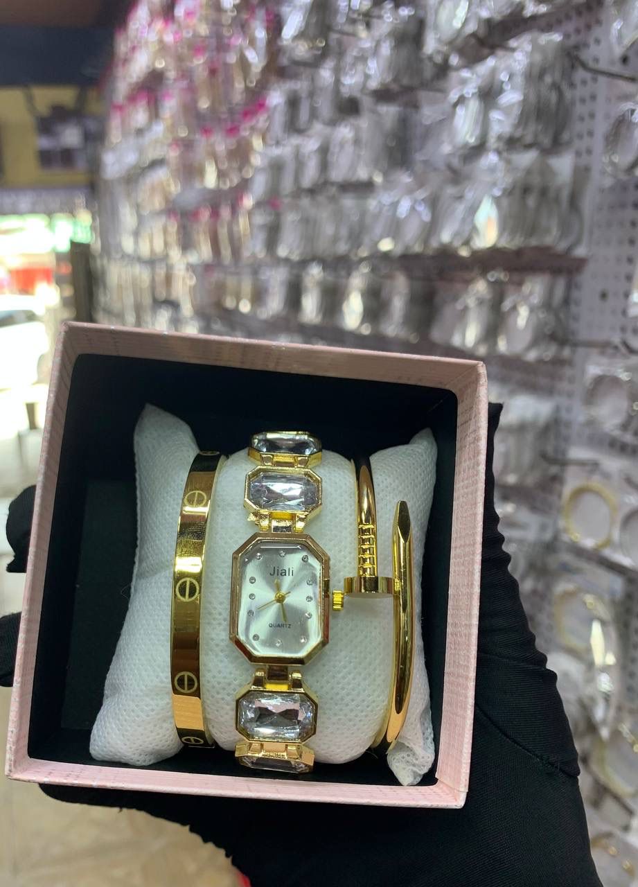 Female fashion wristwatch image