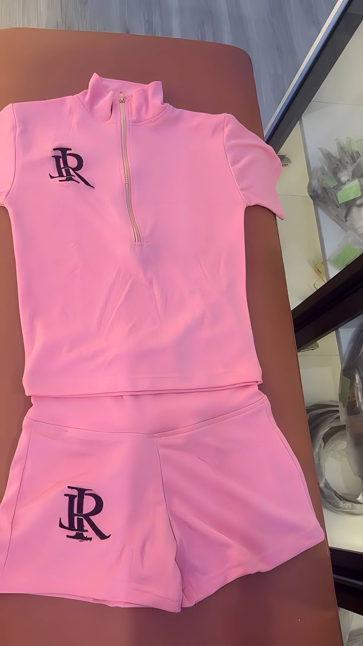 Rarelyseen pink logo 2 pcs image