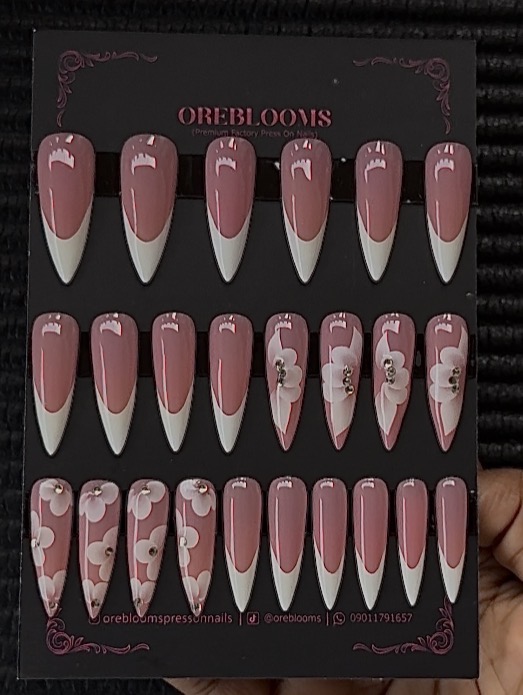 CS16 (Off white Tips, For Narrow NailBeds) image