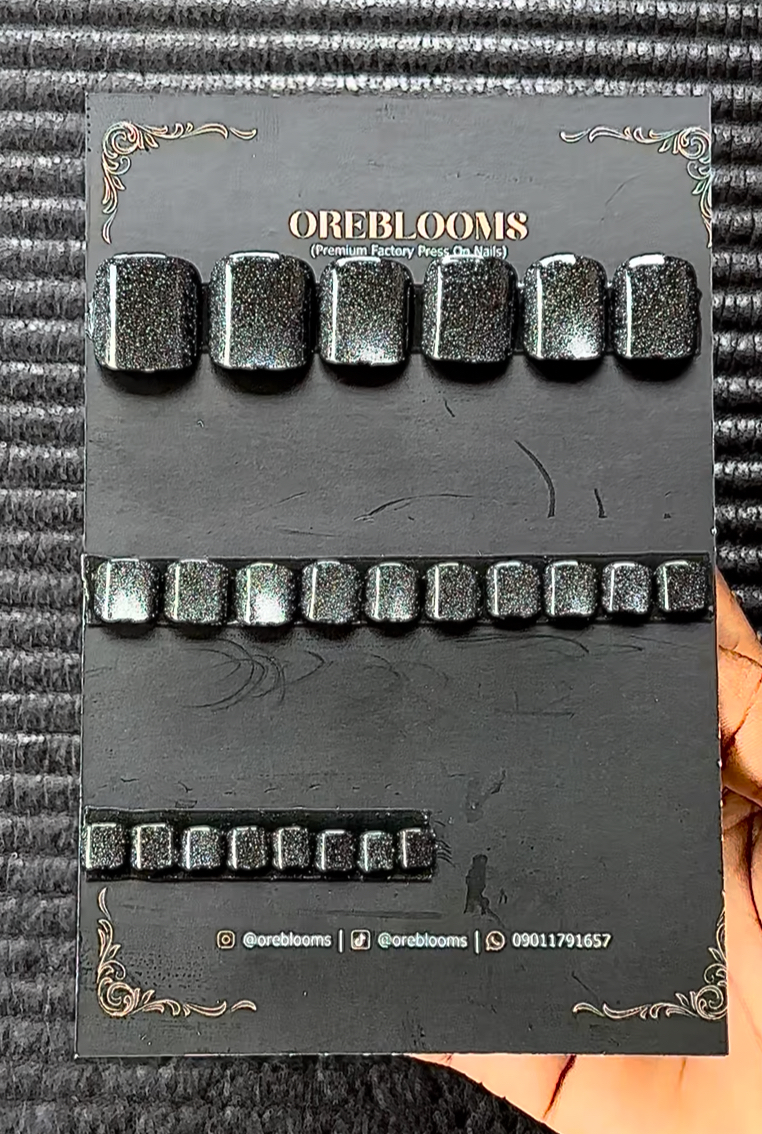 TN37 Black Cat Eye Toe Nails