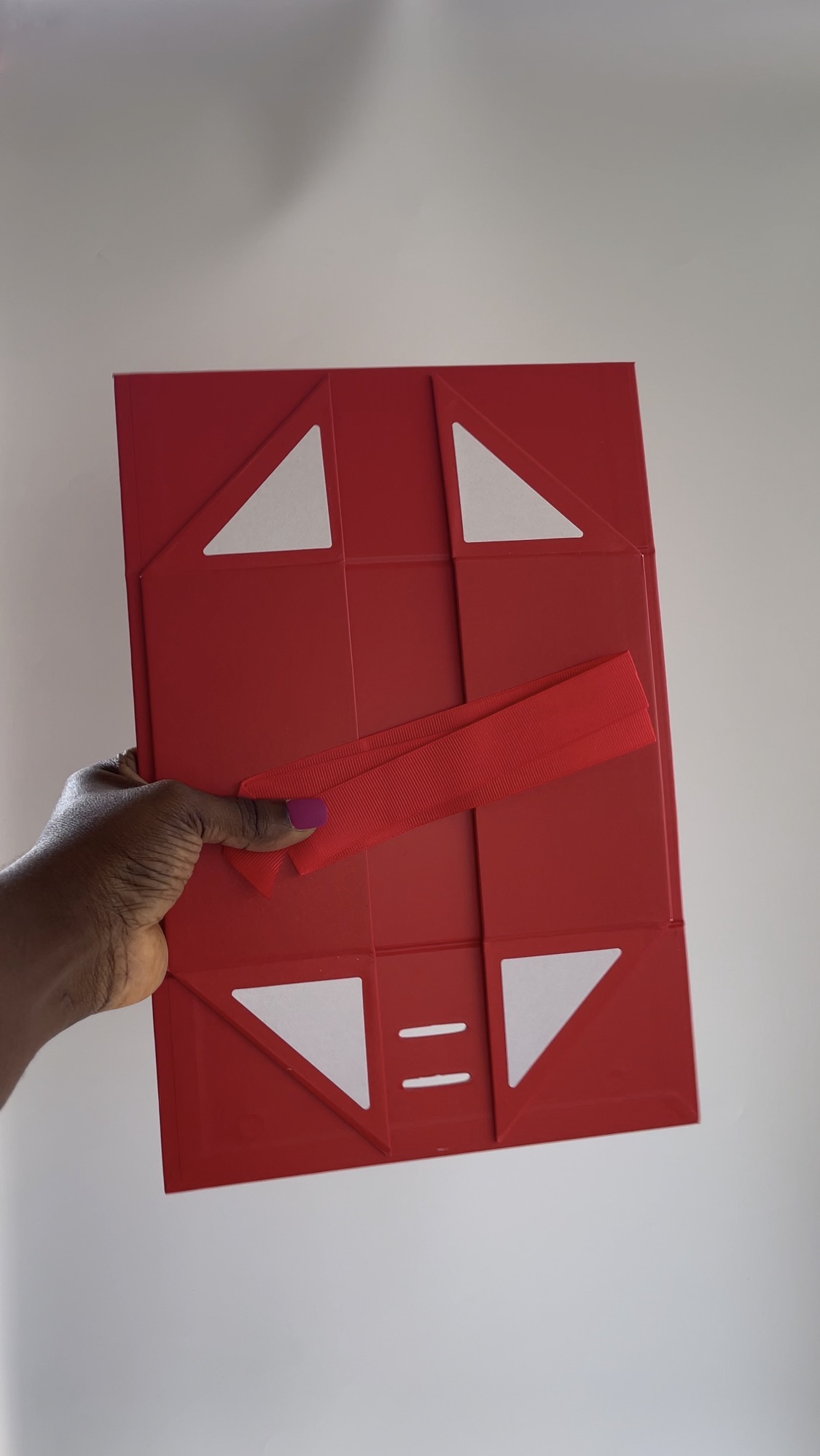 Foldable Box with Ribbon