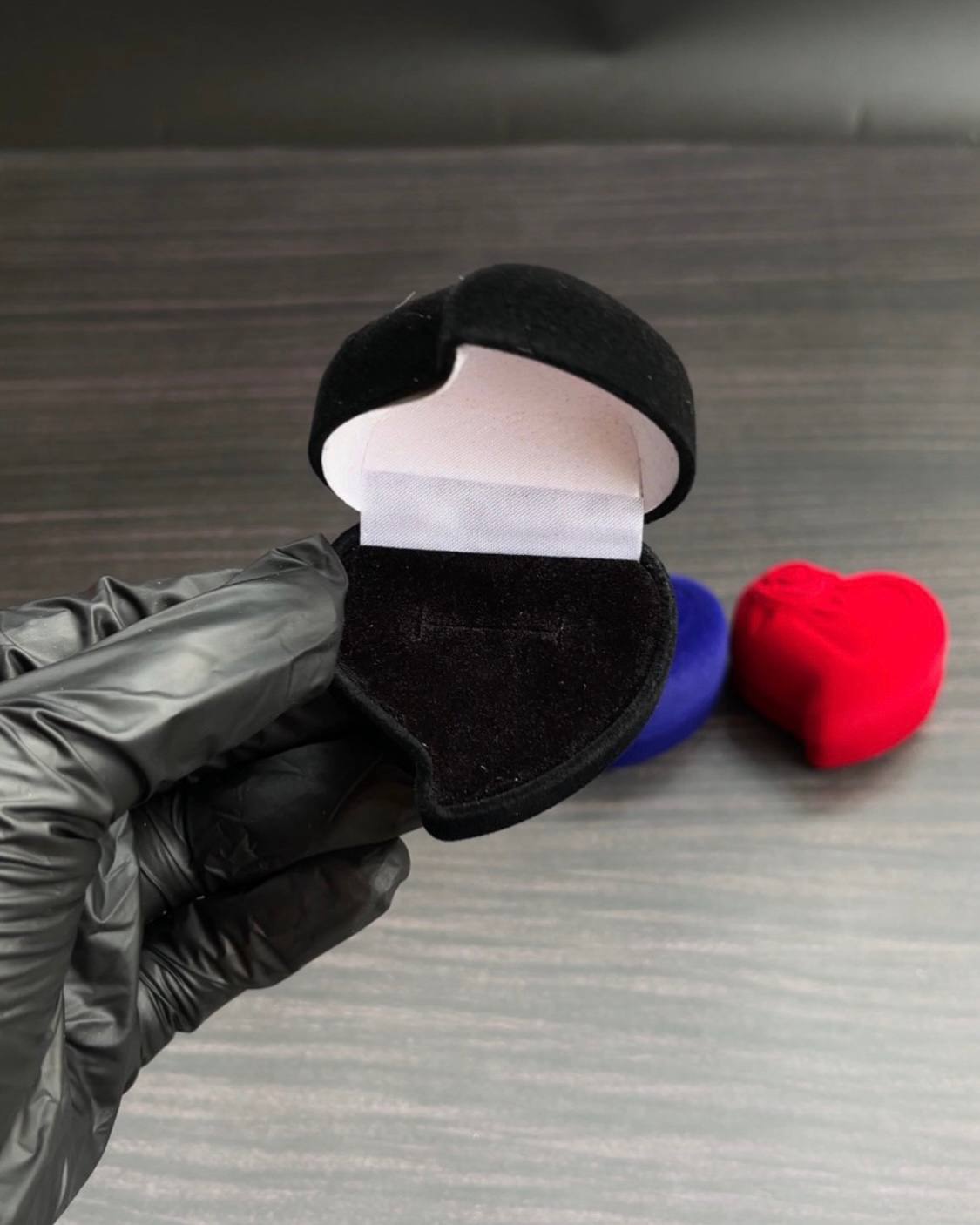 Curved Heart Velvet Ring Box