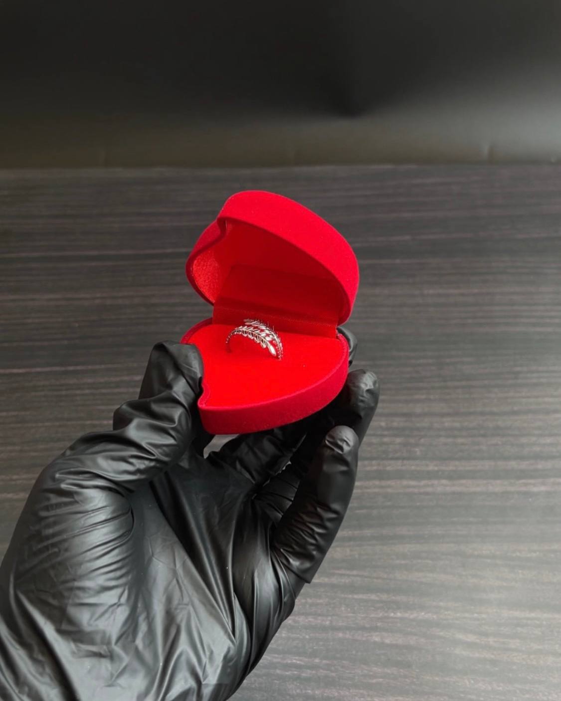 Curved Heart Velvet Ring Box