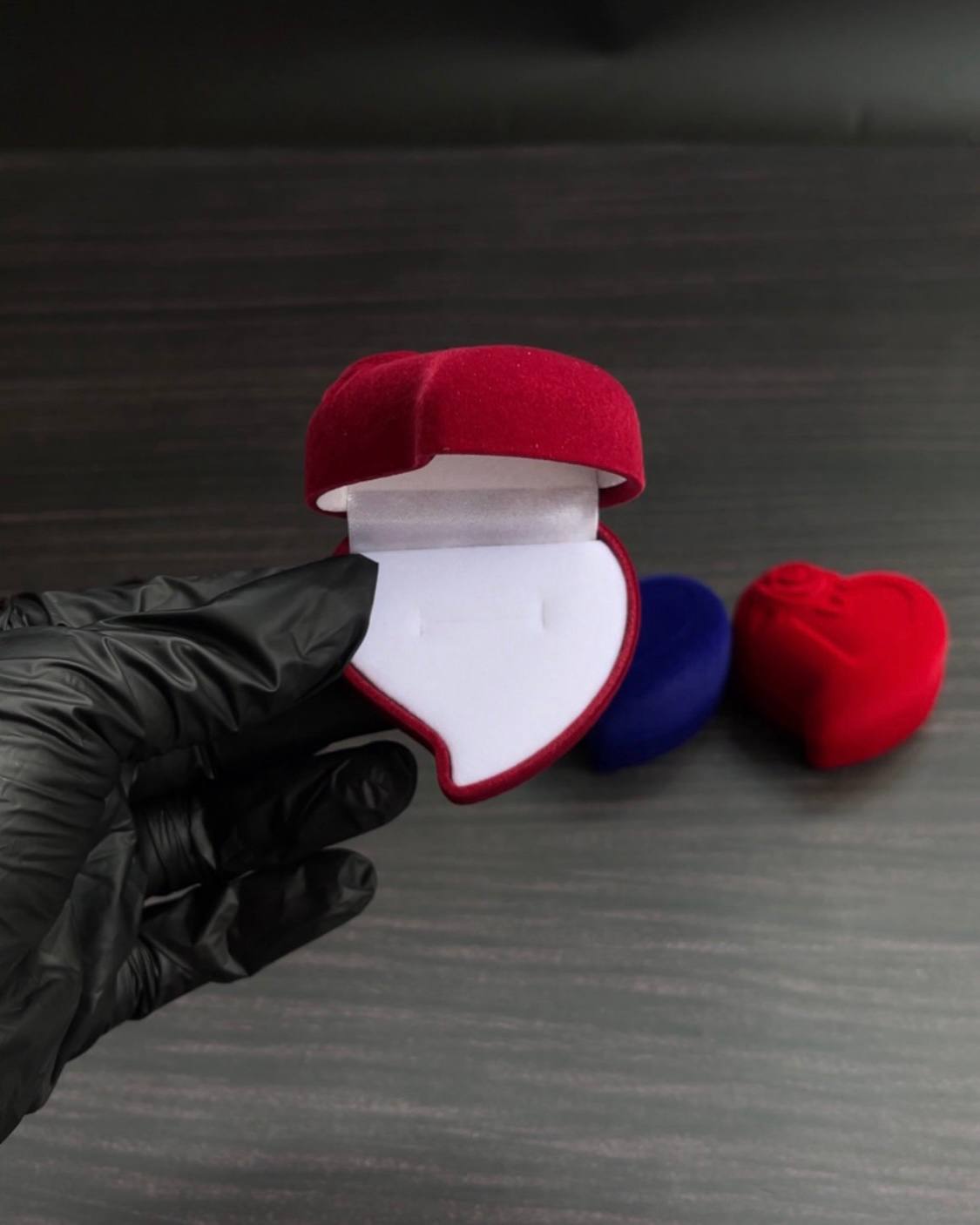 Curved Heart Velvet Ring Box