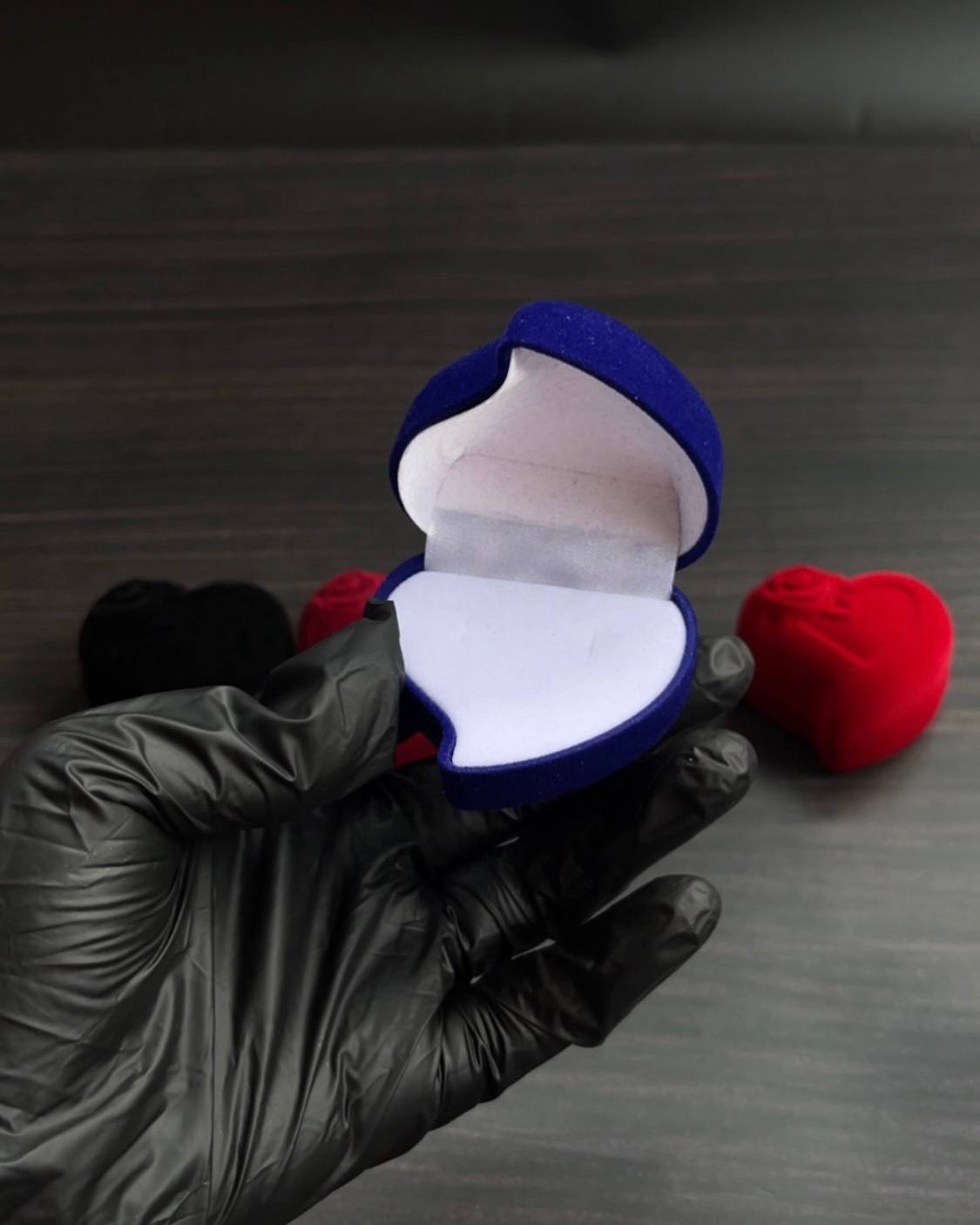 Curved Heart Velvet Ring Box
