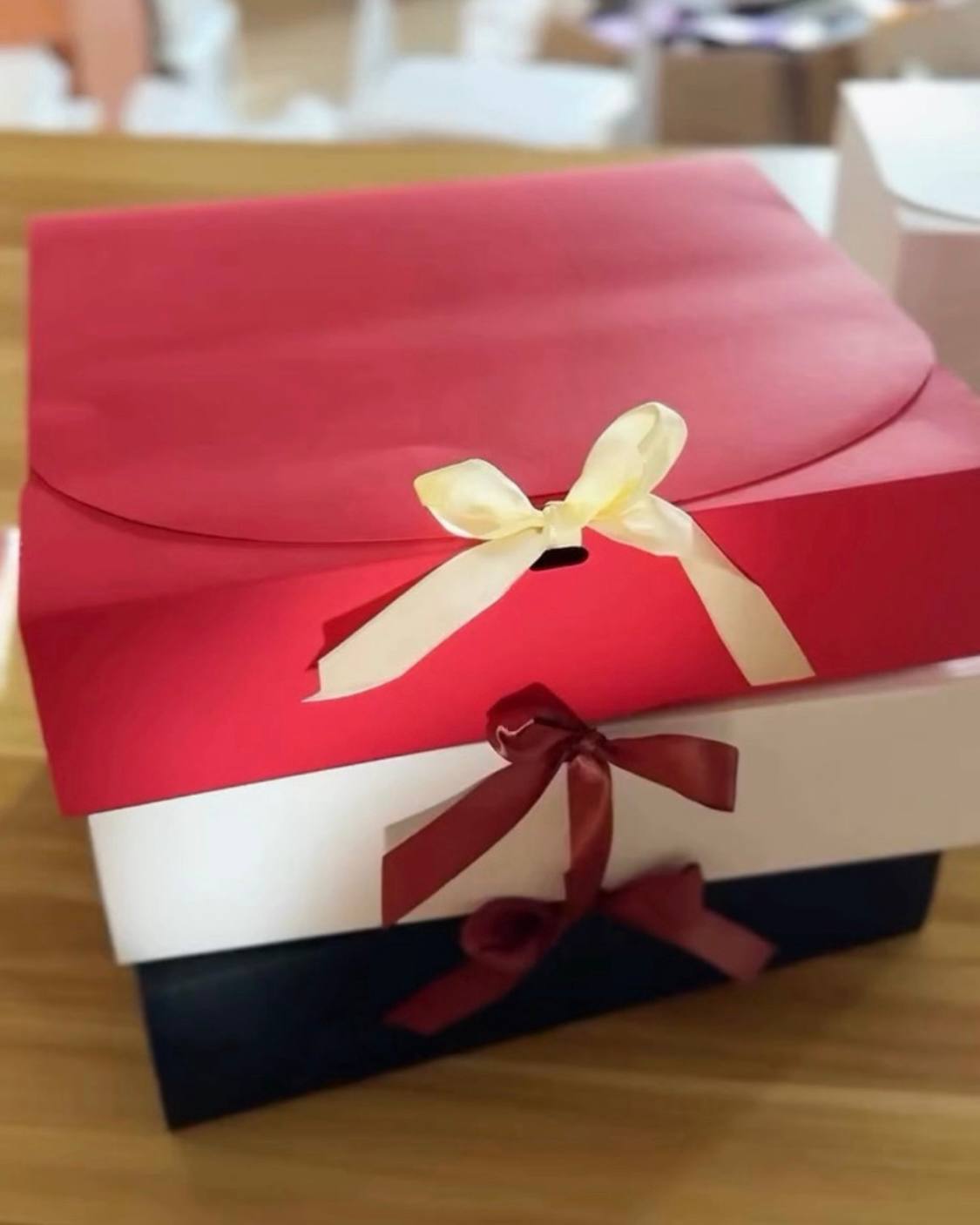 Wide Gift Box - With Ribbon