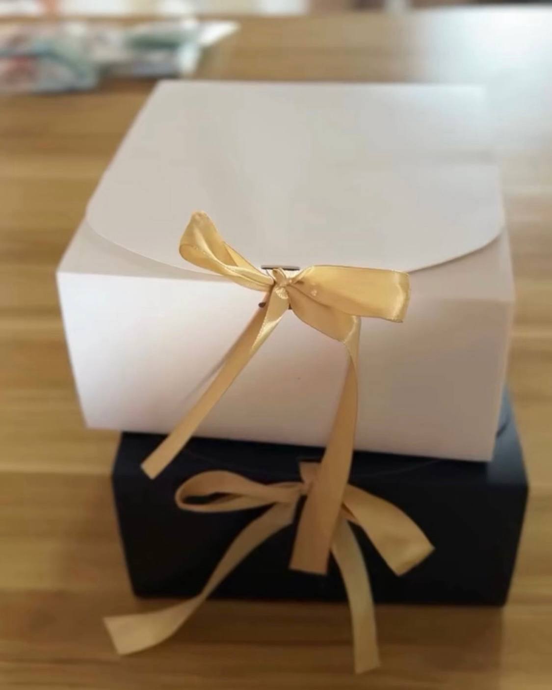 Deep Gift Box - With Ribbon