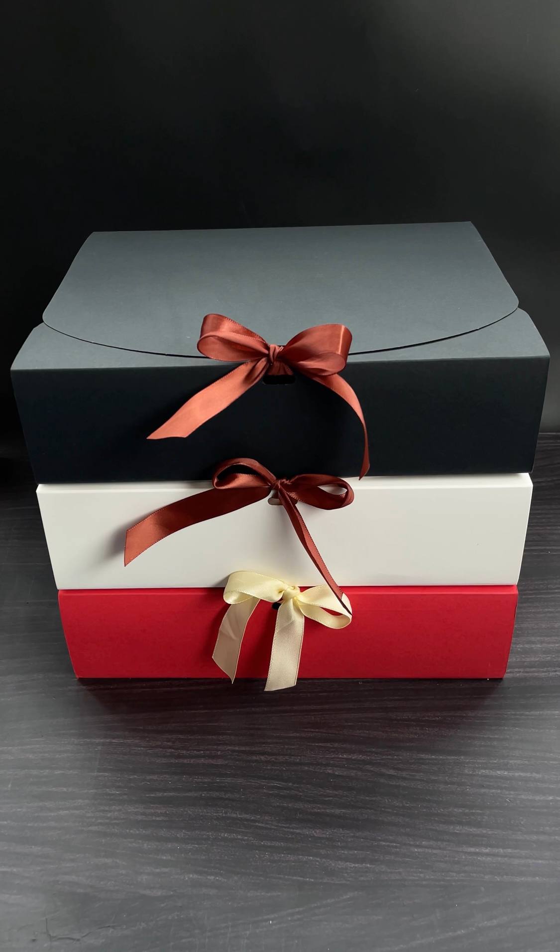 Wide Gift Box - With Ribbon