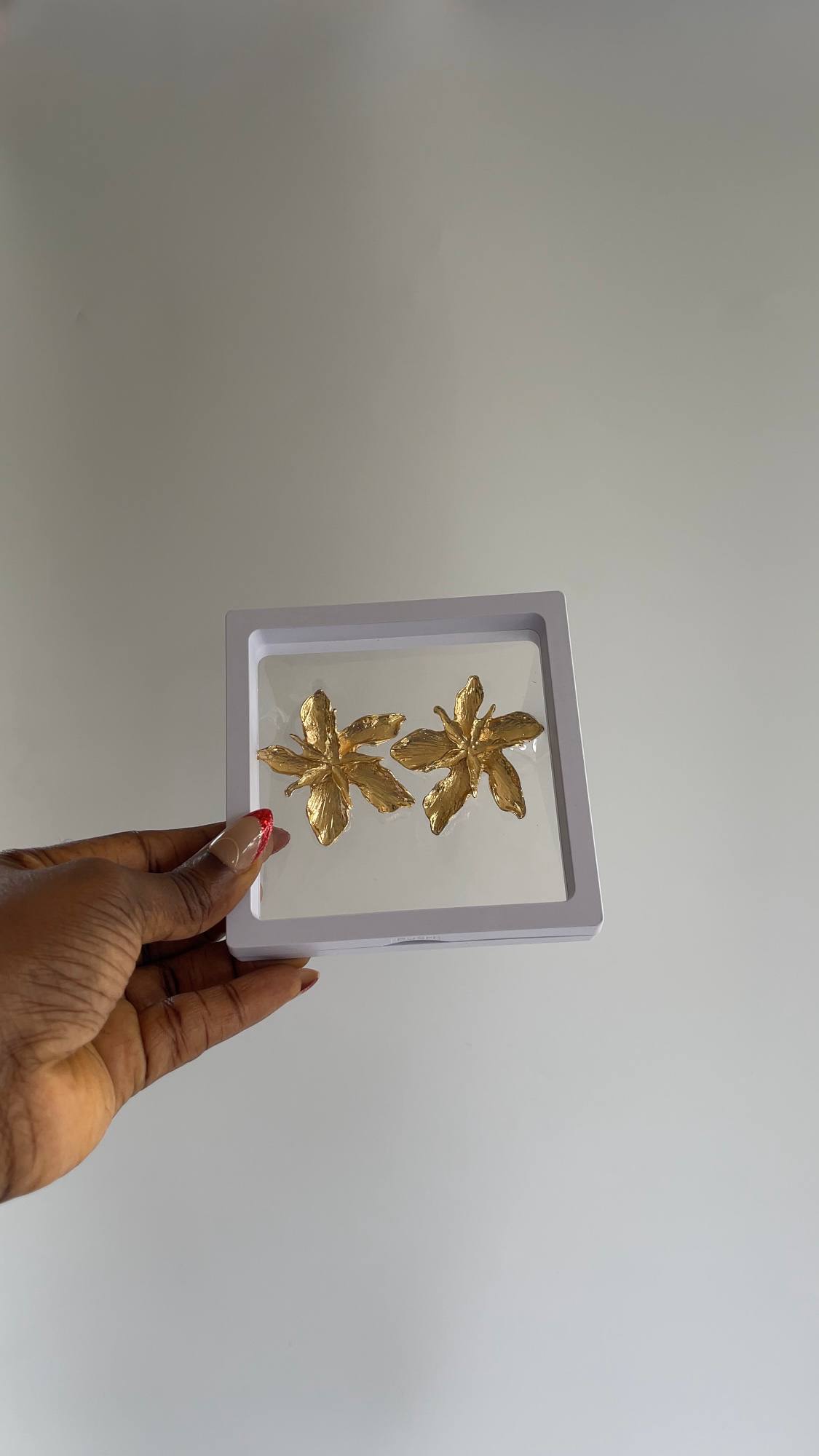 Floating Jewelry Display Frame