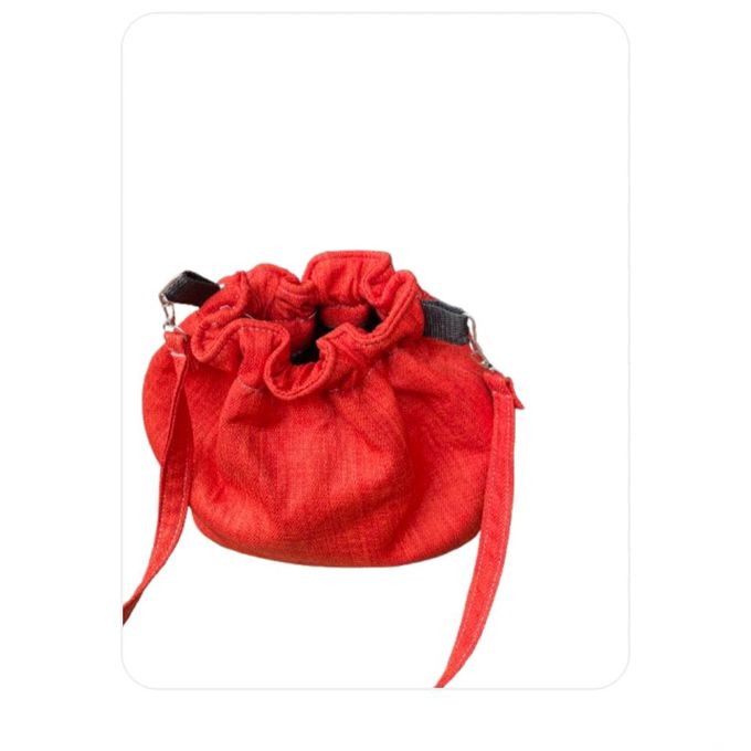 BURNT ORANGE LARGE CAPACITY BUCKET BAG. image