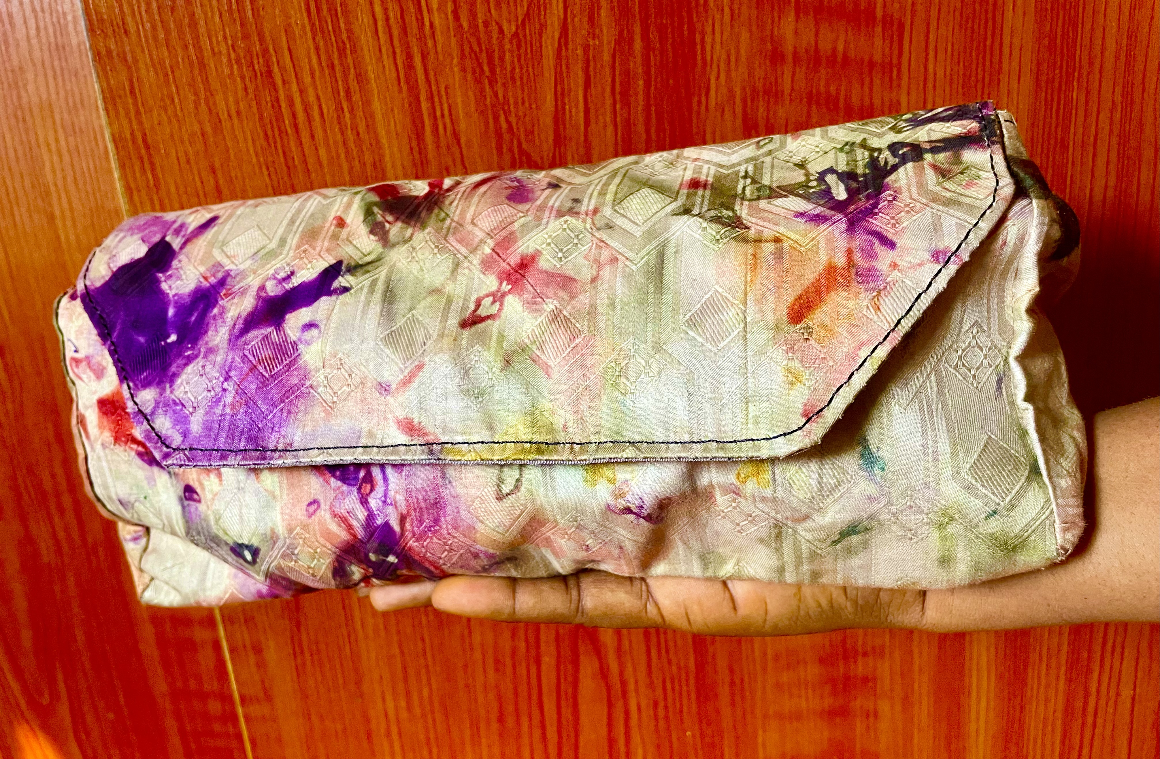 JULIE AFRICAN PURSE Image