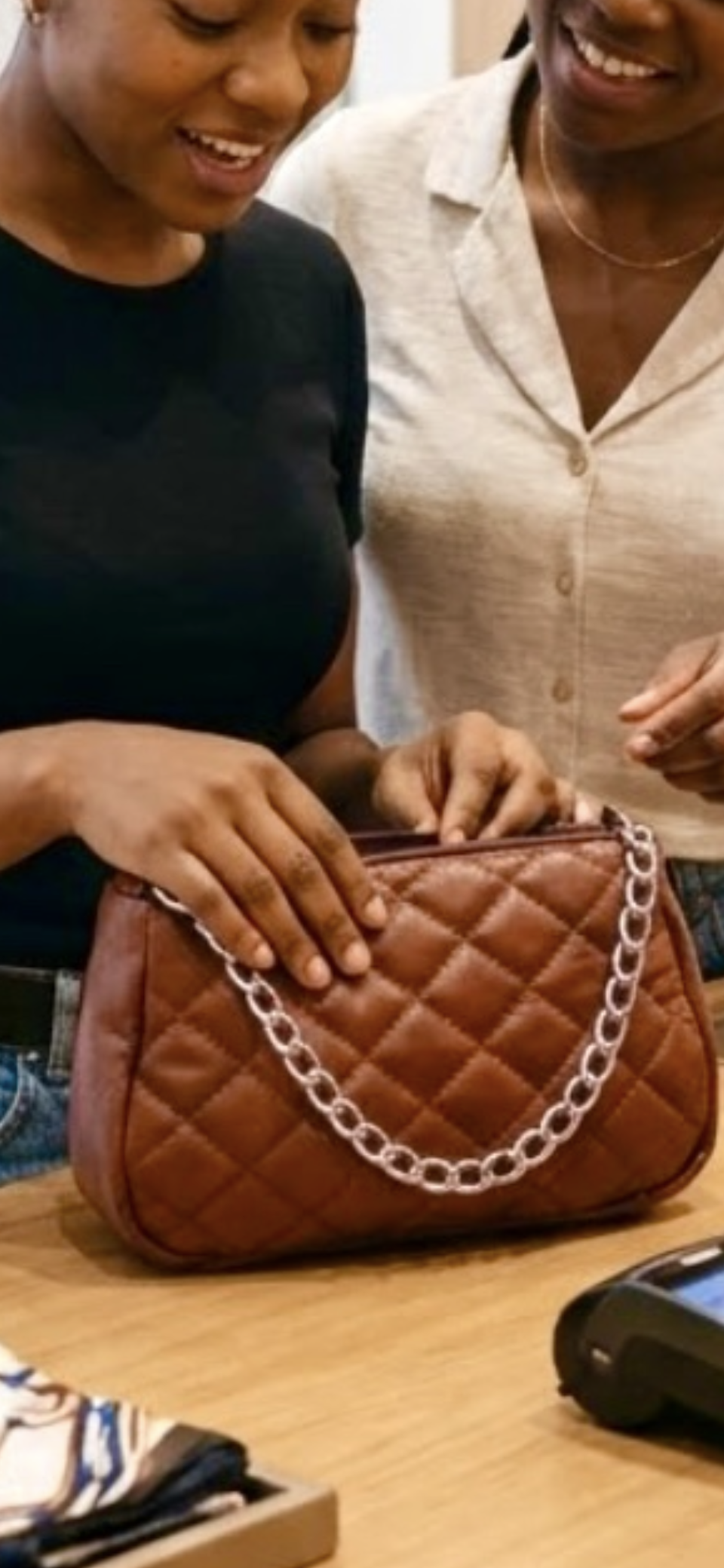 DEBI MID DIAMOND PATTERN BAG