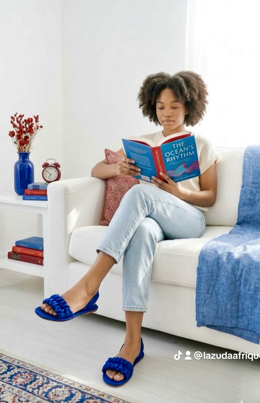 Chic Chain-Link Flat Sandals - Nude Image