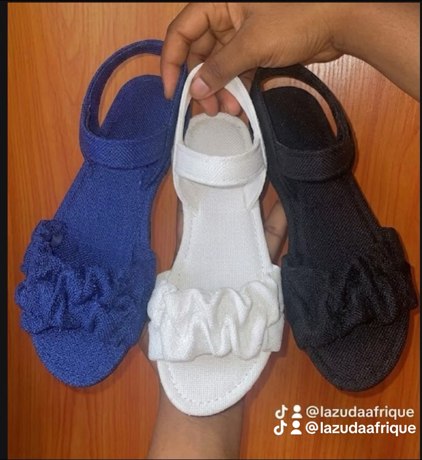 Chic Chain-Link Flat Sandals - Nude second image