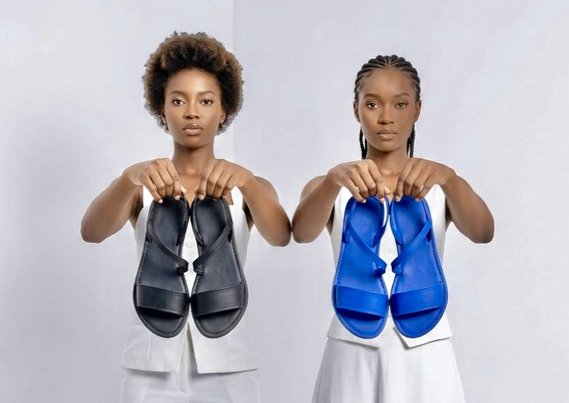 Minimalist Cream Strappy Flat Sandals with Stitching Detail image