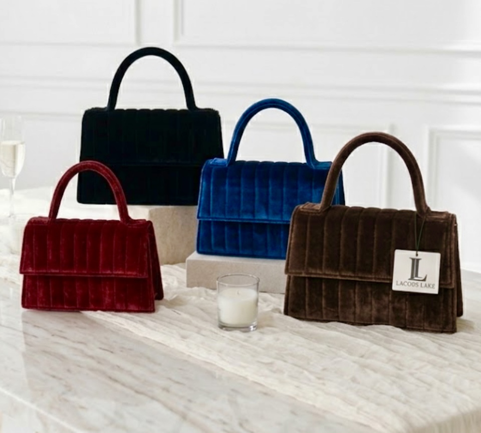 Mini triangular velvet handbag second image