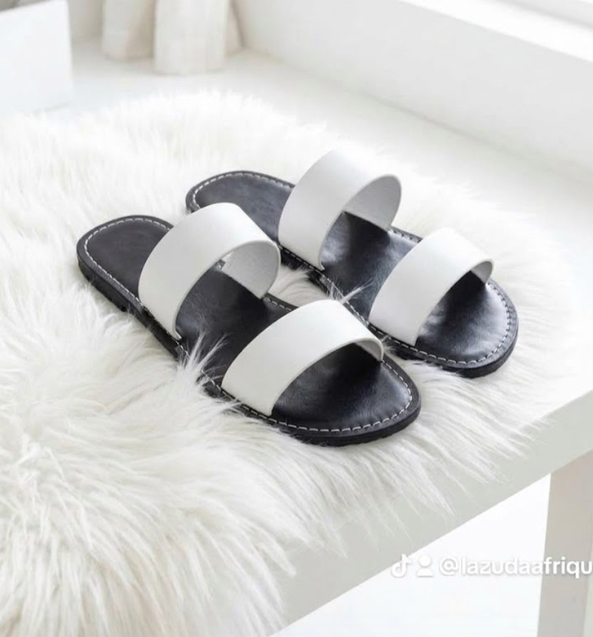 The Minimalist Dual-Strap Slide