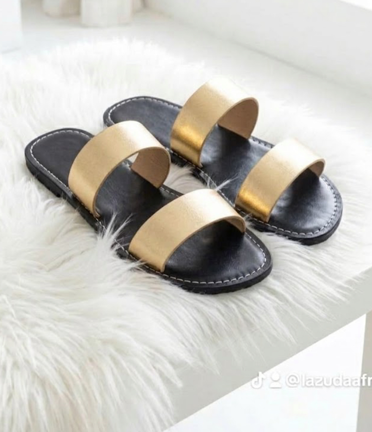 The Minimalist Dual-Strap Slide