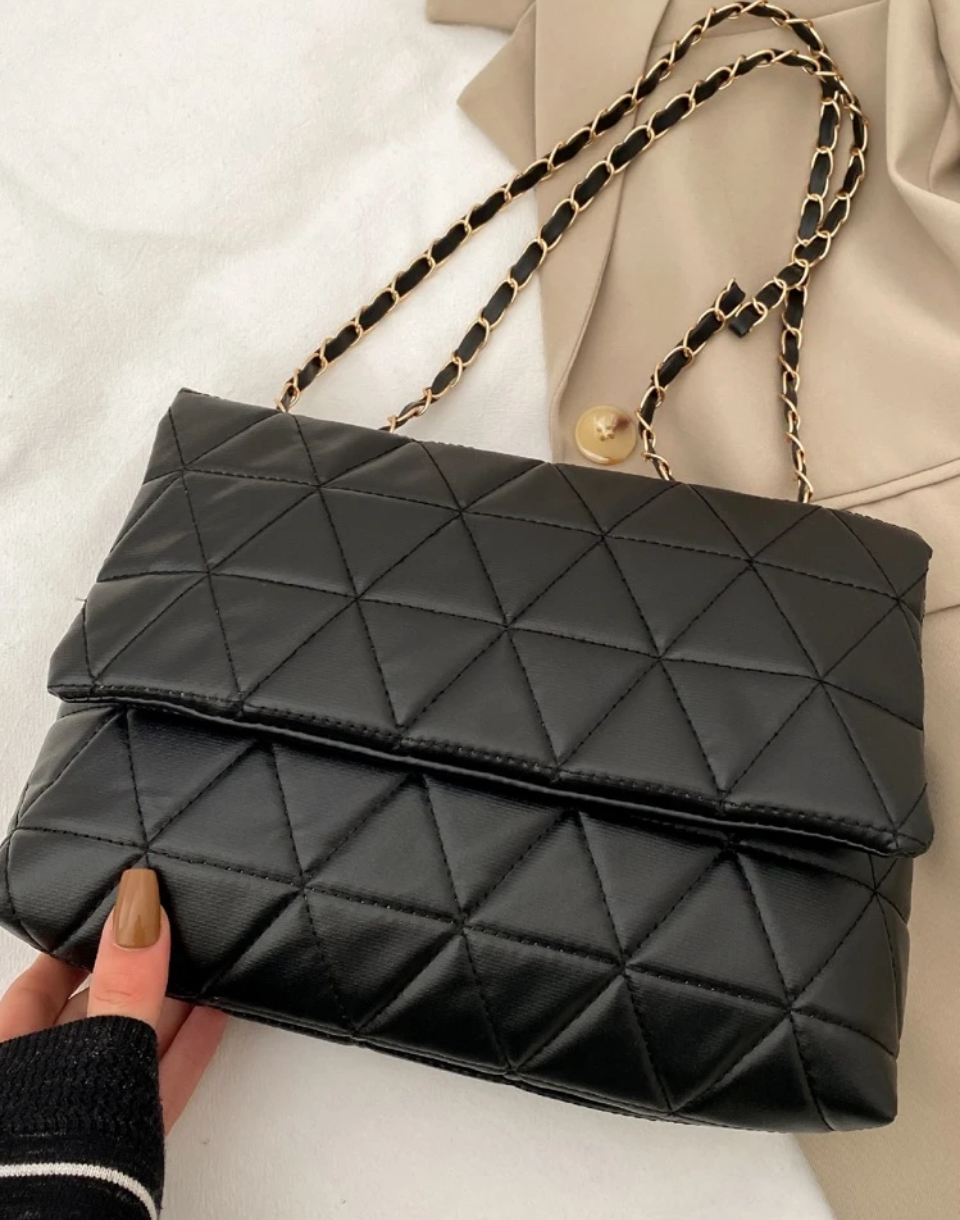 MEDUIM  CHAIN QUILTED HANDBAG