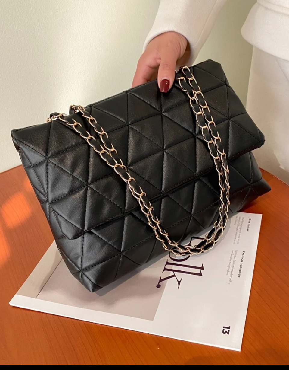 MEDUIM  CHAIN QUILTED HANDBAG