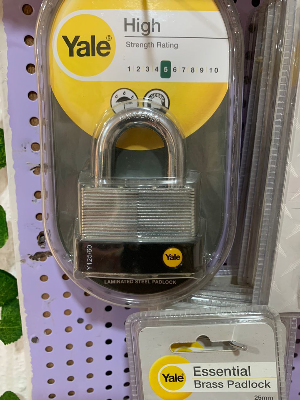 60mm Yale Laminated Steel Padlock Y125/60 second image
