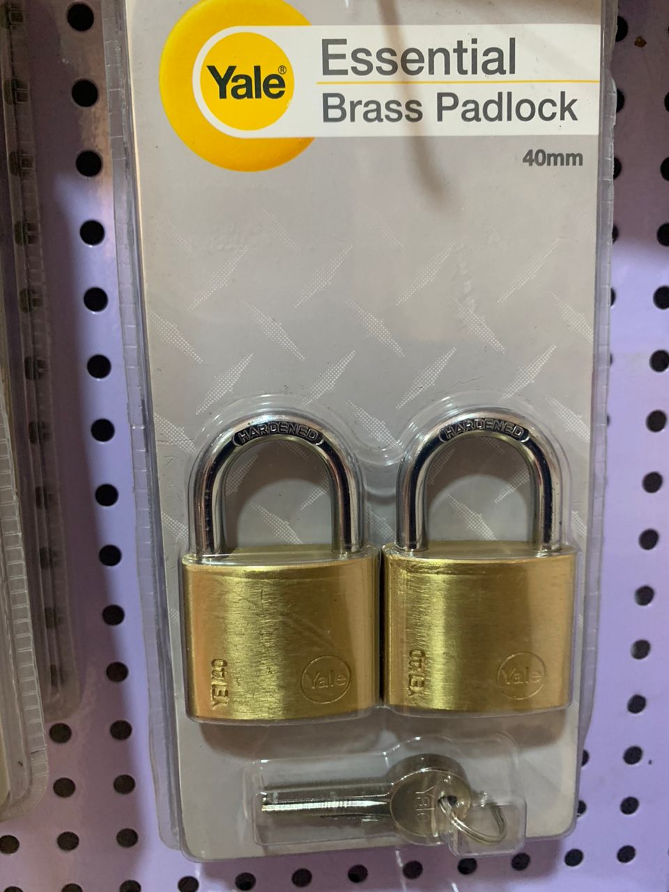 40mm Yale Essential Brass Double Padlock Short Shackle YE1/40 second image