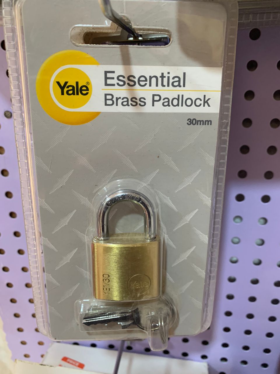 30mmYale Essential Brass Padlock YE1/30 second image