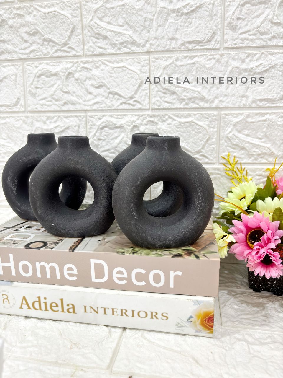 Mini Donut Vase _ Frosted Design image