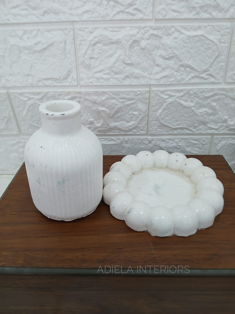 Vase & Saucer Set Image