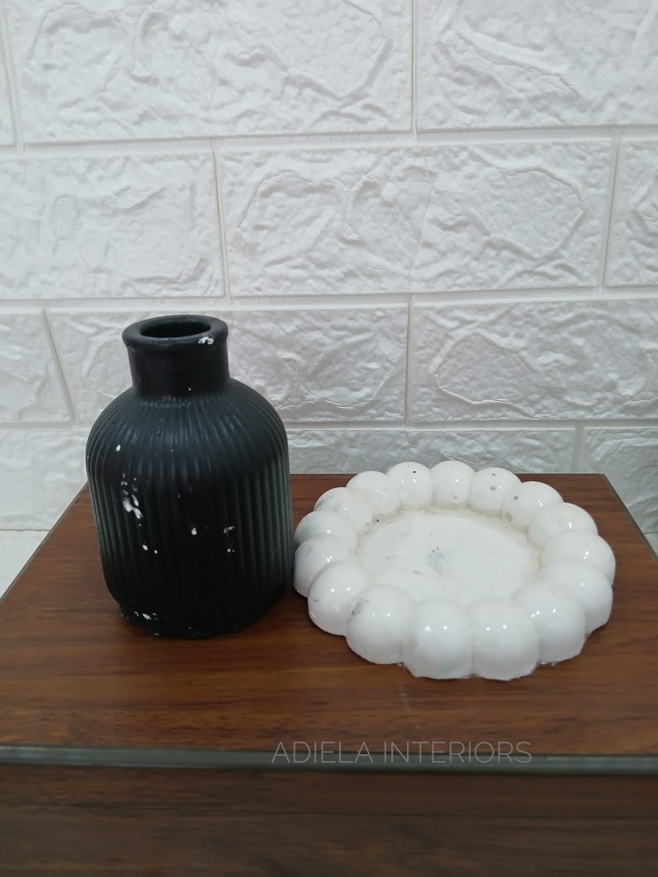 Vase & Saucer Set Image