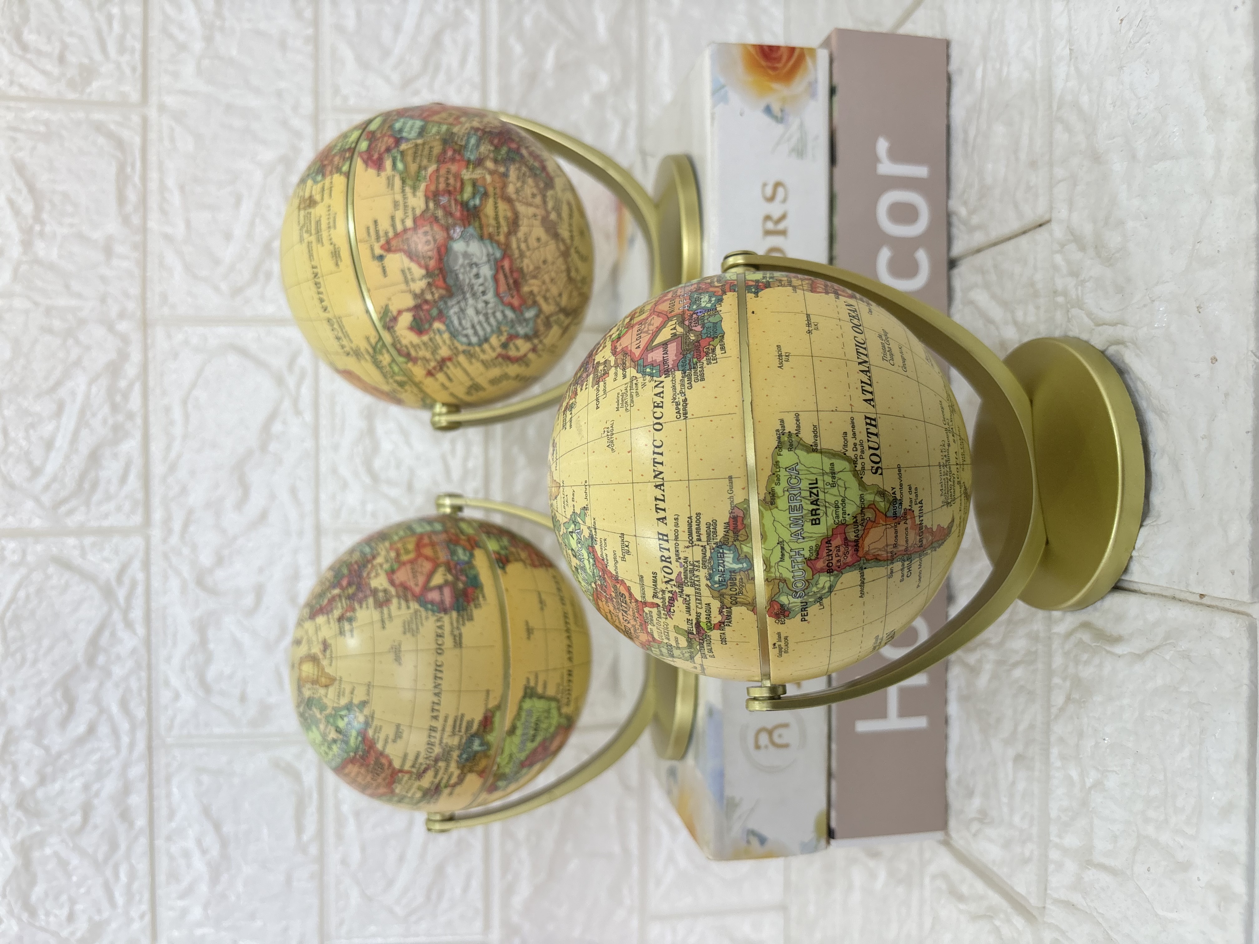 Swivel Table Globe - Yellow Image