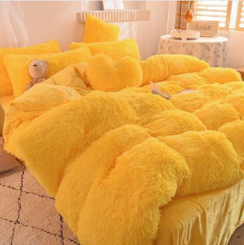 Faux fur Bedding Image