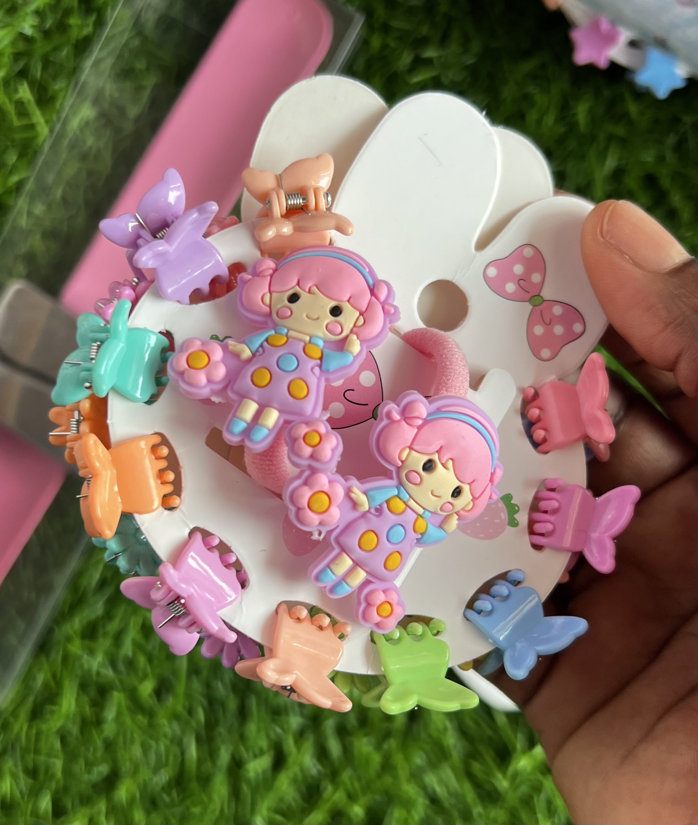 Children mini hair claw clips with hair tie image