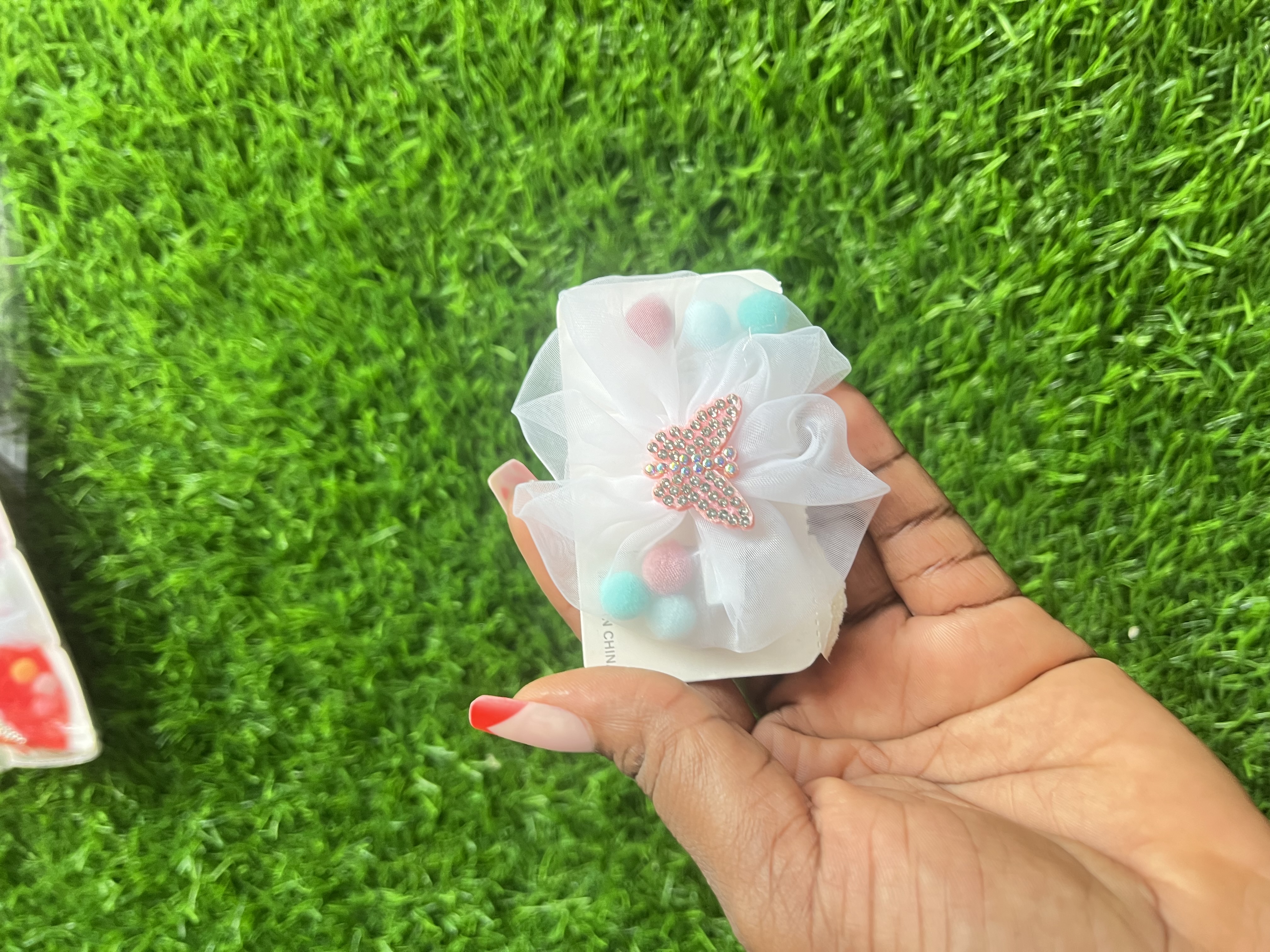 Pearl in mesh hair clip