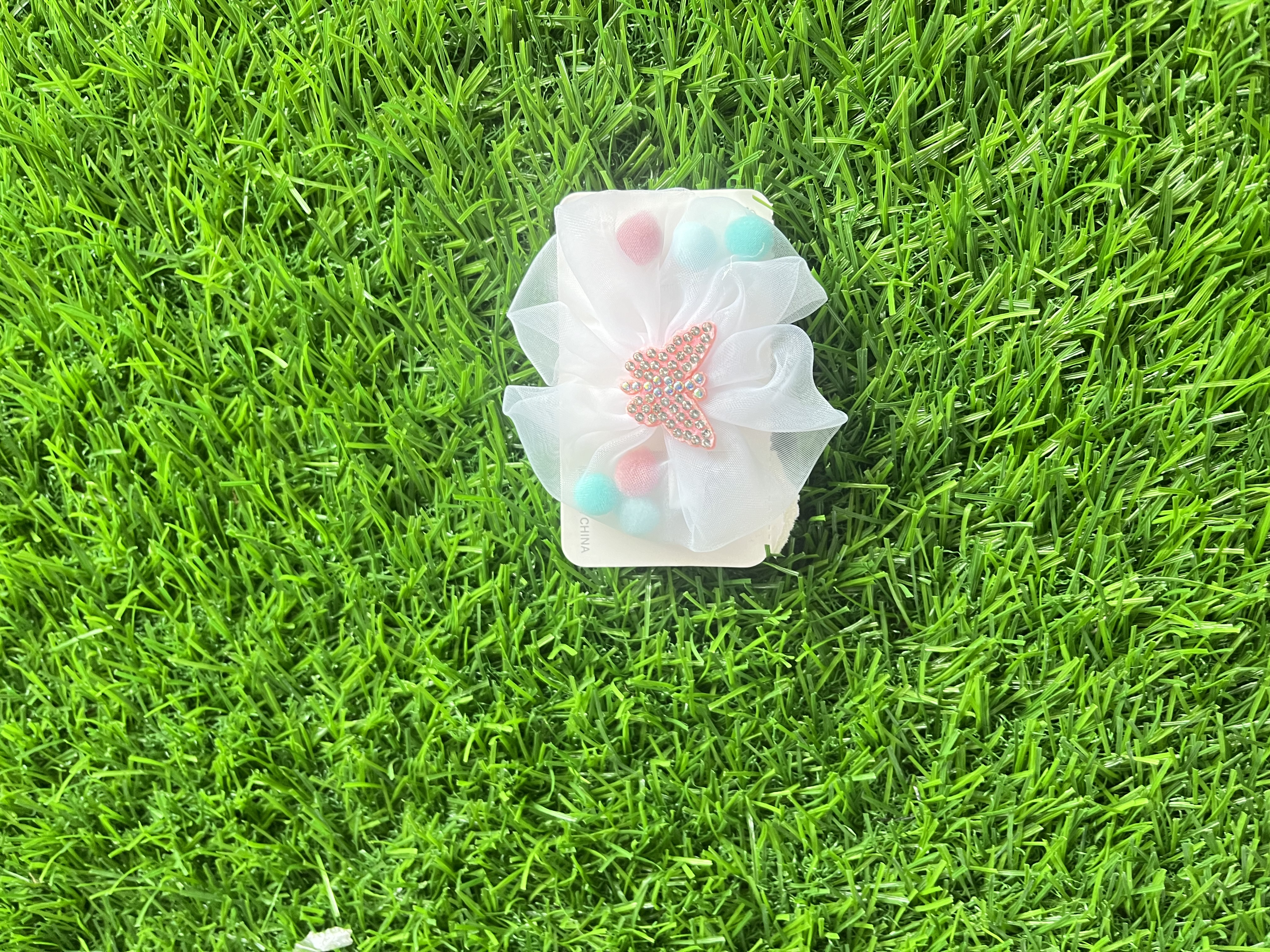 Pearl in mesh hair clip image