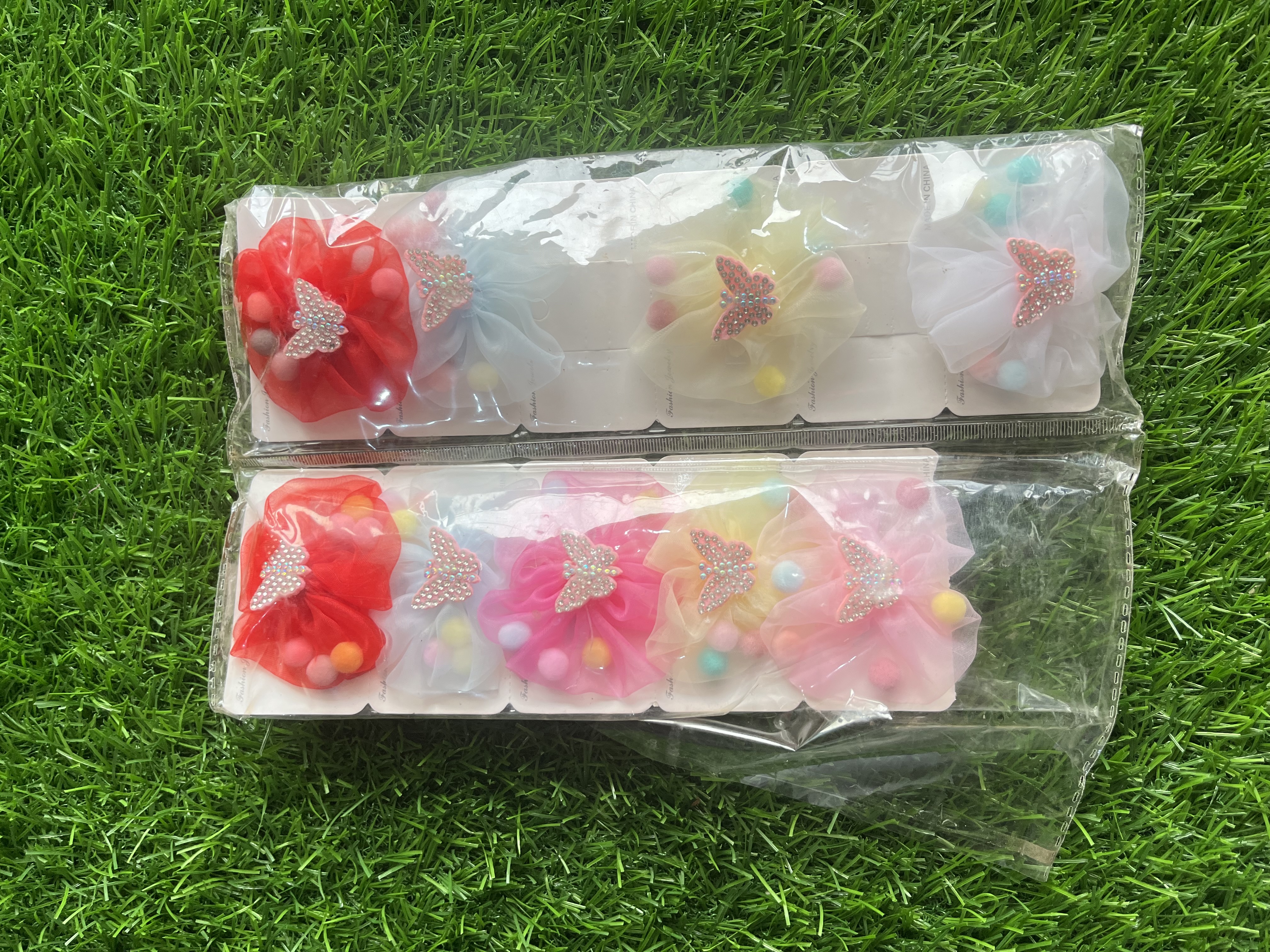 Pearl in mesh hair clip image