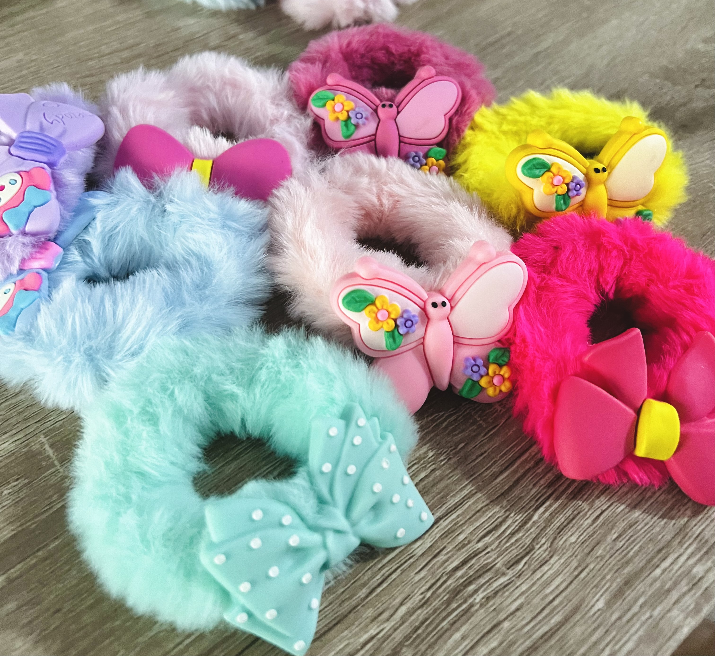 Fur scrunchies